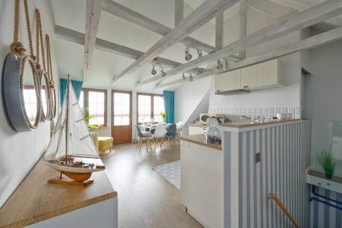 Zdjęcie z galerii obiektu Dom & House - Apartament Orłowskie Molo przy plaży z widokiem na morze w mieście Gdynia