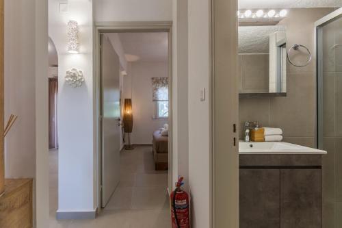 Ένα μπάνιο στο Gouves Living