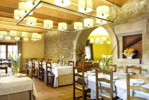 Restorāns vai citas vietas, kur ieturēt maltīti, naktsmītnē Fonda La Masia Del Sola