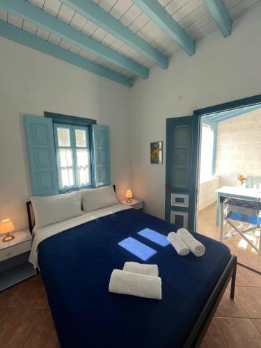 Ένα ή περισσότερα κρεβάτια σε δωμάτιο στο Patmos Villas