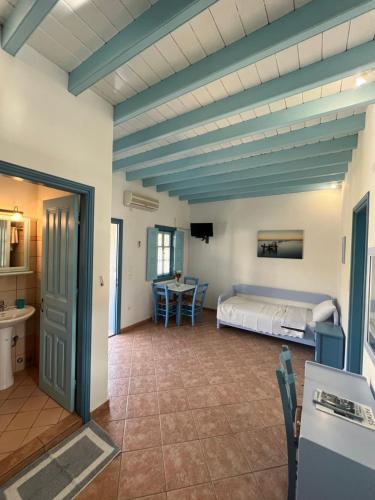 Ένα ή περισσότερα κρεβάτια σε δωμάτιο στο Patmos Villas