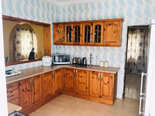 Η κουζίνα ή μικρή κουζίνα στο Brusubi 2-Beds Sleeps 6 Pet Friendly & Parking