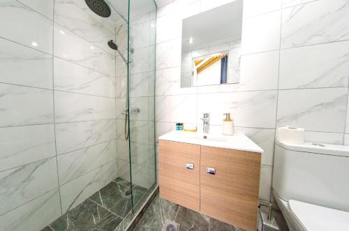 a bathroom with a shower and a sink and a mirror at Nea Metropolis in Thessaloniki