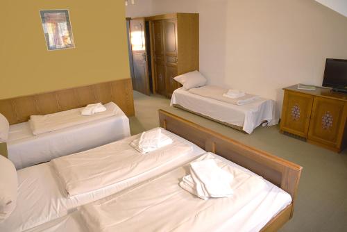 Postel nebo postele na pokoji v ubytování Hotelgasthof Schmucker