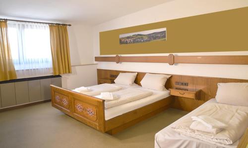Postel nebo postele na pokoji v ubytování Hotelgasthof Schmucker