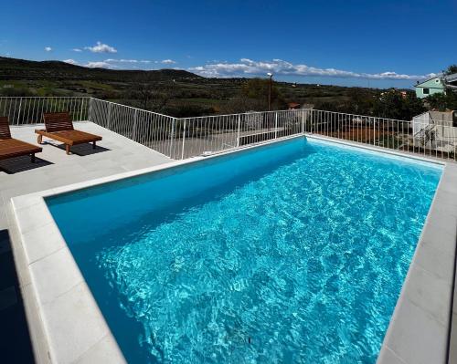 een zwembad bovenop een huis bij Villa Velim - Stunning view & Heated private pool in Stankovci