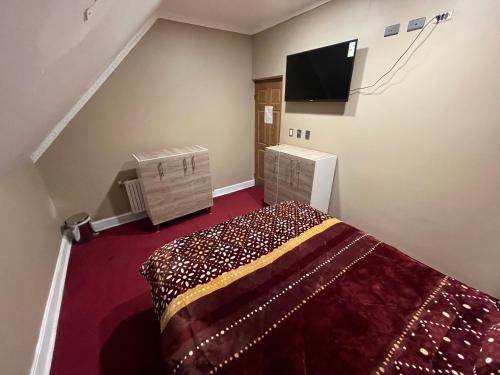 a bedroom with a bed and a flat screen tv at Casa Paraiso Hotel in Santiago