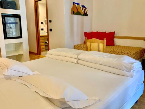 Ένα ή περισσότερα κρεβάτια σε δωμάτιο στο Hotel Berthod