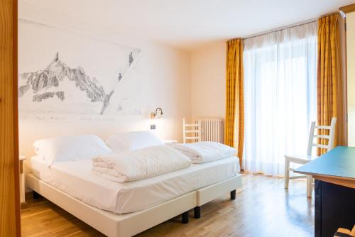 Ένα ή περισσότερα κρεβάτια σε δωμάτιο στο Hotel Berthod