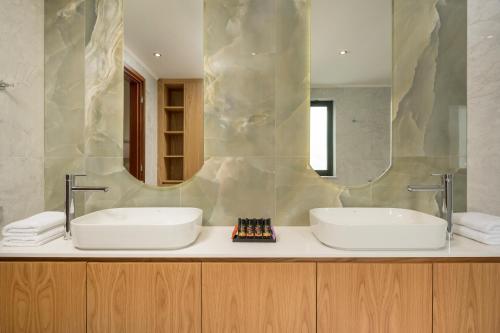 Villa City View - Heated Pool & Gym & Sauna - Majestic views - 5 min drive from center