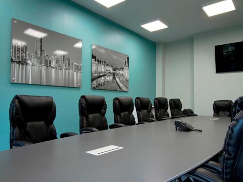 a conference room with a table and chairs at The Wallhouse Hotel, an Ascend Collection Hotel in Walnut Creek