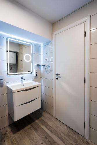 SplitLux Modern Apartment Split