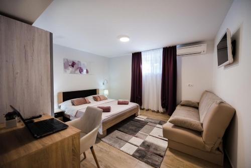 SplitLux Modern Apartment Split