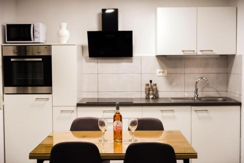 SplitLux Modern Apartment Split