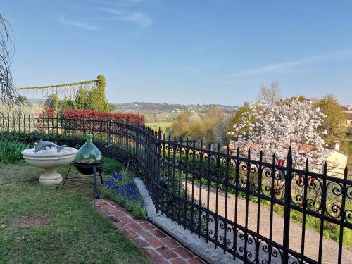 a black fence with a vase and a sink at La Collina delle Acacie in Grumolo Pedemonte