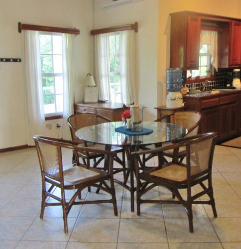 Φωτογραφία από το άλμπουμ του Cocotal Inn and Cabanas σε San Pedro