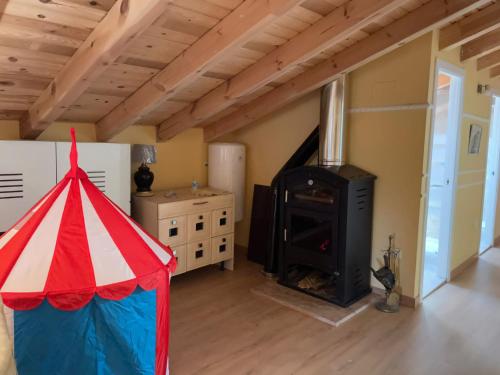 a room with a red and blue tent and a stove at Casa Aurora in Francos