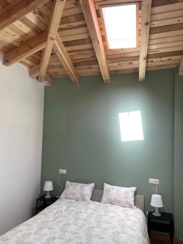 a bedroom with a bed and a wooden ceiling at Casa Aurora in Francos