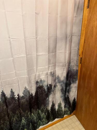 a curtain with a picture of a forest at Mountain View Lodge in Red River