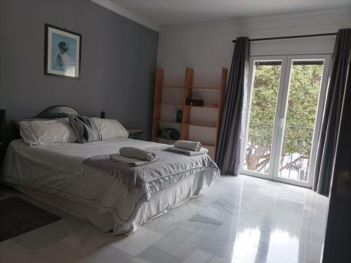 Large 2 bed Apt Puerto Banus Marina Private Parking