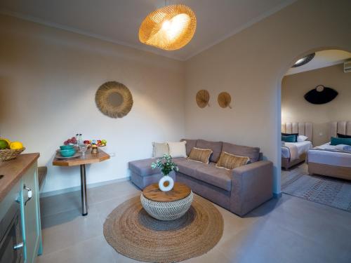 Ruang duduk di Carmena Residence