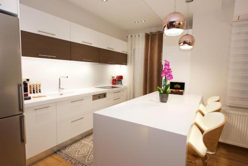 Lotus Corfu Deluxe Apartment, Premium Stay Near Old Town & Sea