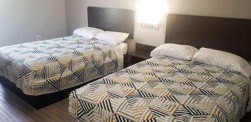 a hotel room with two beds in a room at Motel 6 Mobile, AL - Airport Blvd in Mobile