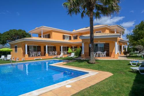 Πισίνα στο ή κοντά στο Canavial I & II Apartamentos