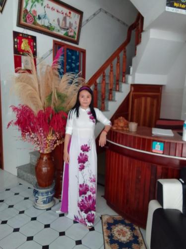 a little girl standing in front of a staircase at Anh Quân Hotel in Quy Nhon