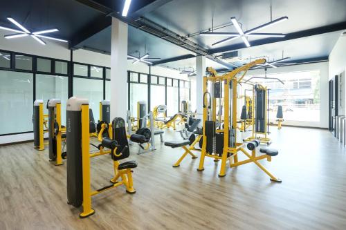 Das Fitnesscenter und/oder die Fitnesseinrichtungen in der Unterkunft Le Patta Hotel Chiang Rai SHA Extra Plus
