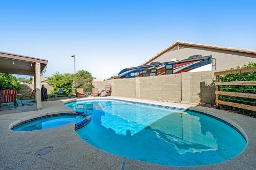 Pool & Putts – Photos 2