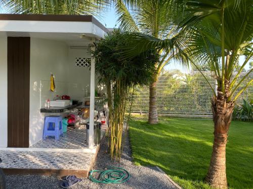 Κήπος έξω από το Coconut Garden Đồng Tháp