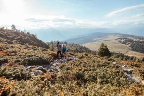 two people standing on top of a mountain at Landhotel Gasthof Zum Löwen in Rodengo