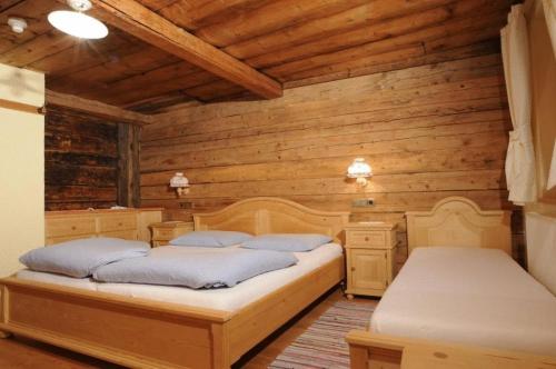 Postel nebo postele na pokoji v ubytování Glinzhof Mountain Natur Resort Agriturismo