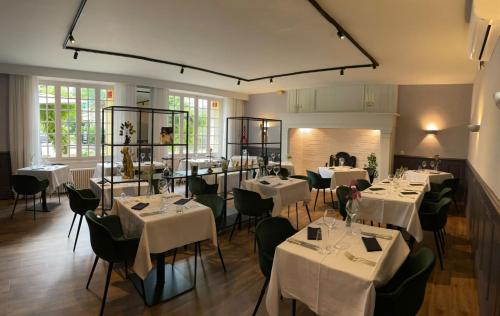 En restaurant eller et andet spisested på Hôtel Le Cro-Magnon