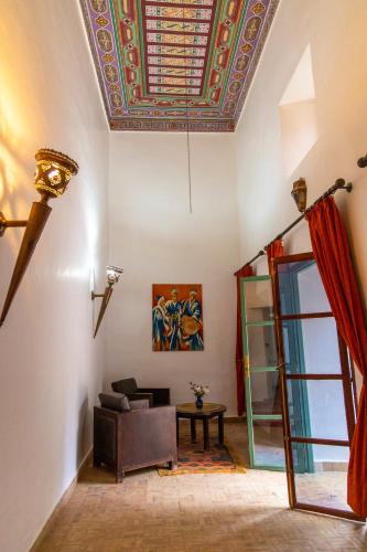 a living room with a couch and a ceiling at Palais Riad Hida in Oulad Berhil