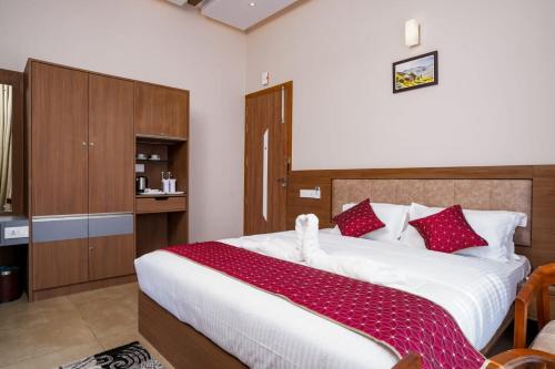 Postel nebo postele na pokoji v ubytování THRILL HOLIDAYS MUNNAR