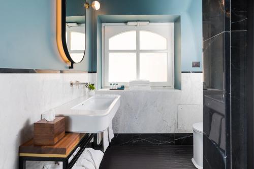Bilik mandi di Byssus Suites
