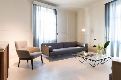 Ruang duduk di Byssus Suites