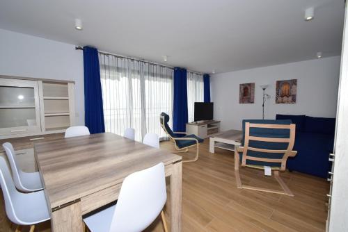 LUX CENTER - Fincas Arena