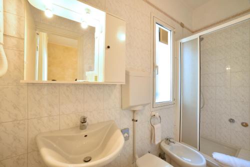 
a bathroom with a sink, toilet and bathtub at Hotel Morchio in Diano Marina
