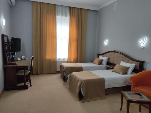 Un pat sau paturi într-o cameră la Shindan Hotel Astara