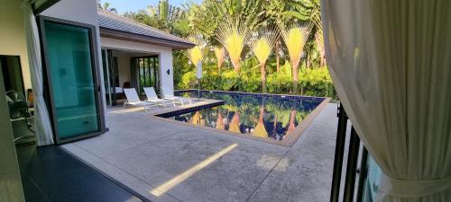 Galeriebild der Unterkunft Beautiful villa walking distance from Bangtao Beach in Strand Bang Tao