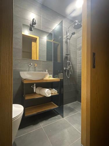 Koupelna v ubytování MIST Boutique Hotel