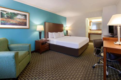 Ένα ή περισσότερα κρεβάτια σε δωμάτιο στο Days Inn by Wyndham Austintown