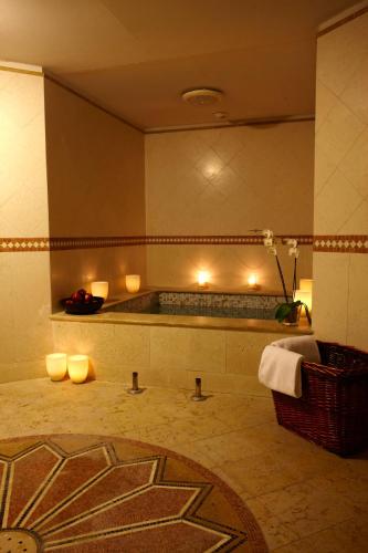 a bathroom with a large mirror on the wall at Grand Hotel Royal E Golf in Courmayeur