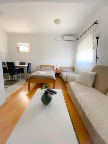 a living room with a couch and a table at Apartmani Milan in Trebinje
