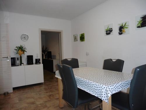 a dining room with a table and chairs at Moerth Apartment in Schalchham