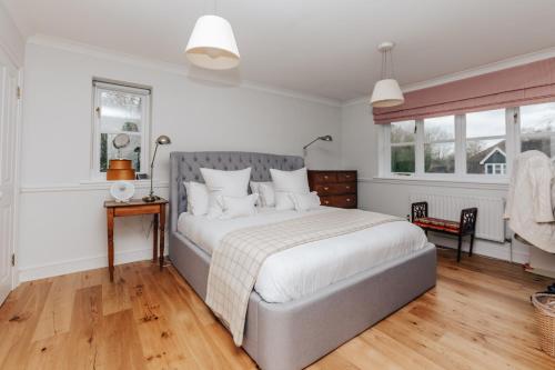 Postel nebo postele na pokoji v ubytování Lavender House - Peaceful Countryside Setting
