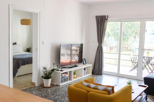 a living room with a television and a couch at Charming flat in puerto Marina, Benalmadena in Benalmádena